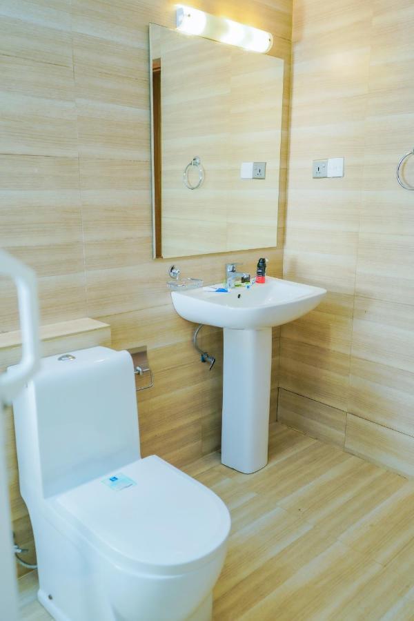 Blue Moon Residency Hotel นูวาราเอลิยา ภายนอก รูปภาพ