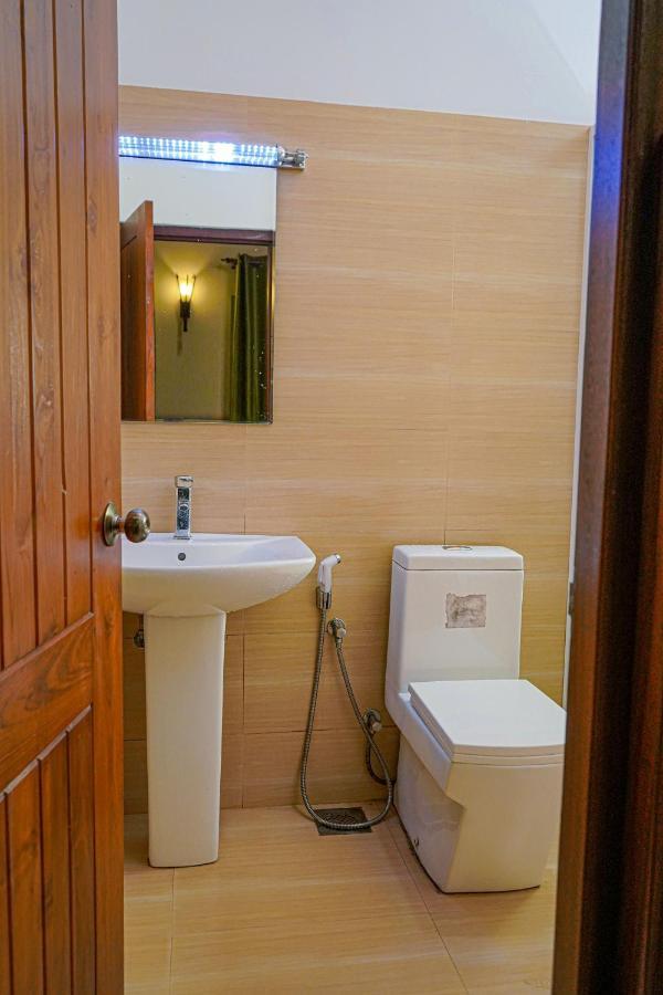 Blue Moon Residency Hotel นูวาราเอลิยา ภายนอก รูปภาพ