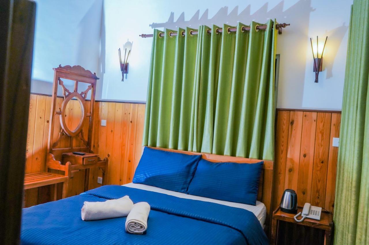 Blue Moon Residency Hotel นูวาราเอลิยา ภายนอก รูปภาพ