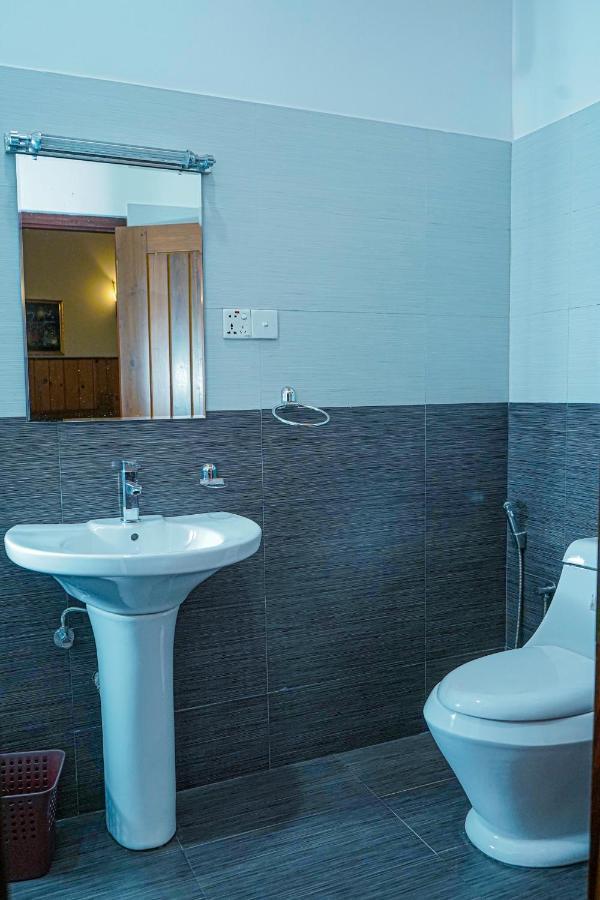 Blue Moon Residency Hotel นูวาราเอลิยา ภายนอก รูปภาพ