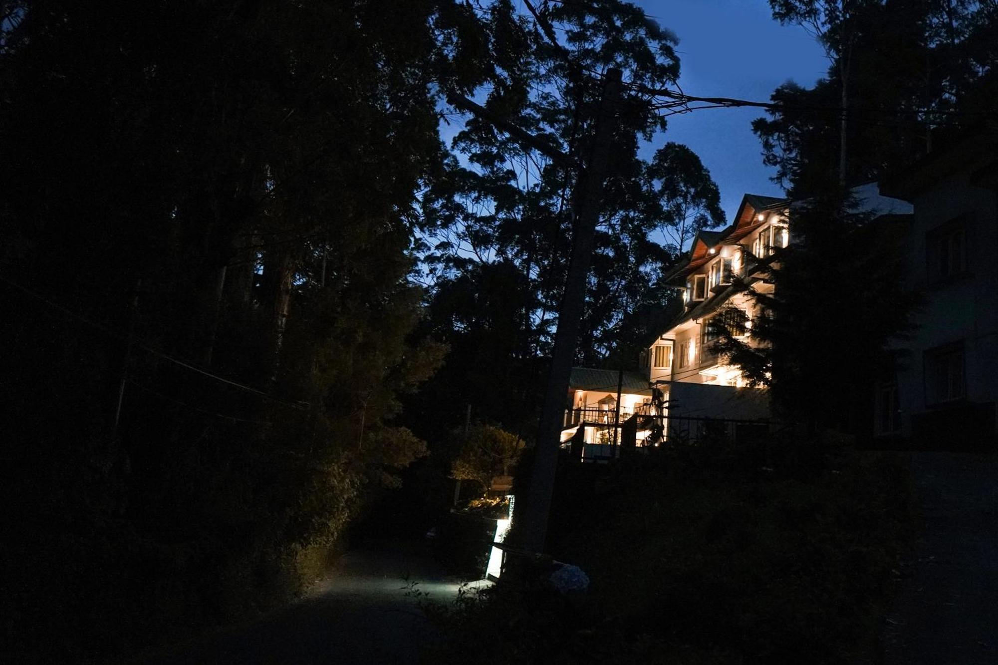 Blue Moon Residency Hotel นูวาราเอลิยา ภายนอก รูปภาพ
