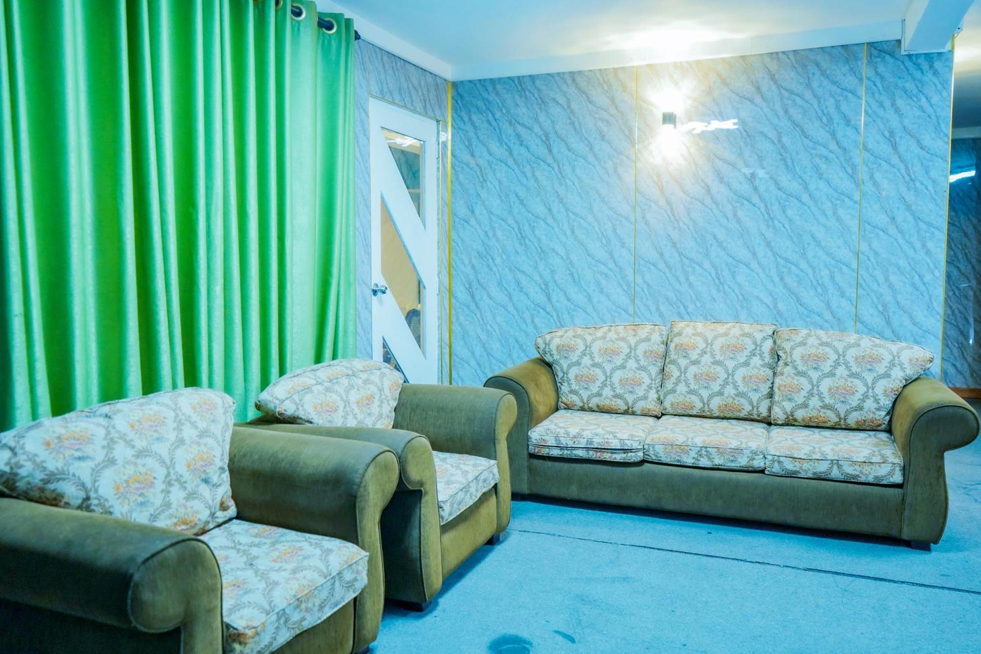 Blue Moon Residency Hotel นูวาราเอลิยา ภายนอก รูปภาพ